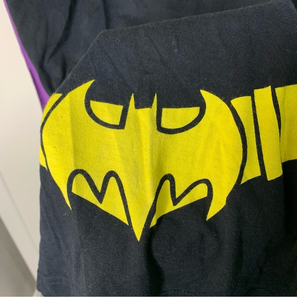 Batman Graphic T-Shirt with Removable Cape - Picture 5 of 10